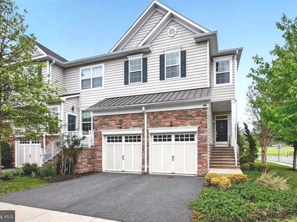 4 Braeburn Dr, Skillman, NJ 08558