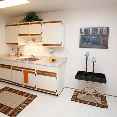 Devon Park Apartments — Photo 2