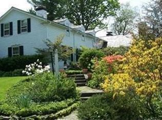 8731 Eaton Dr, Northfield, OH