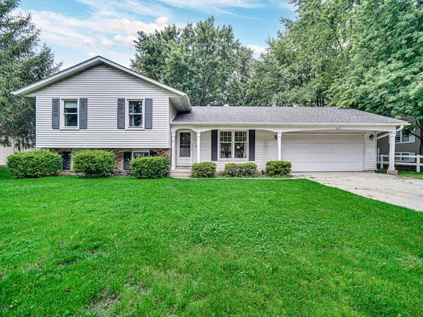 812 Fox Point Dr, Chesterton, IN 46304