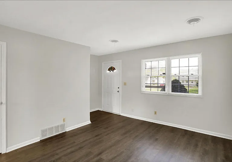 278 Walnut St #7 — Photo 4