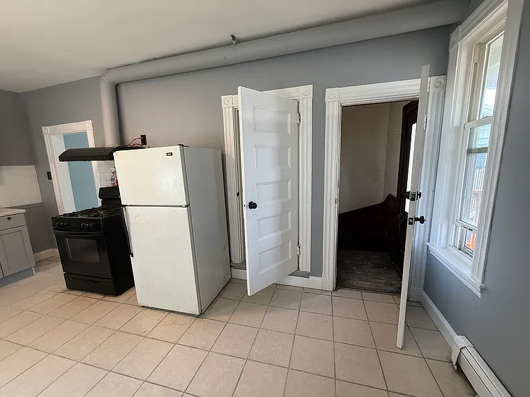 252 E Cottage St — Photo 17