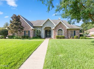118 Longpointe Rd, Youngsville, LA 70592