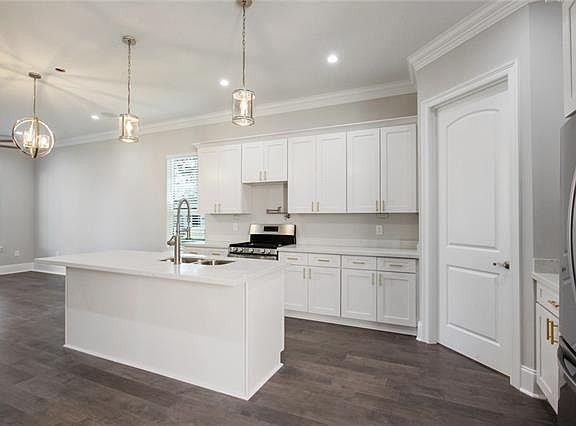 5th image of 1519 Leonidas St