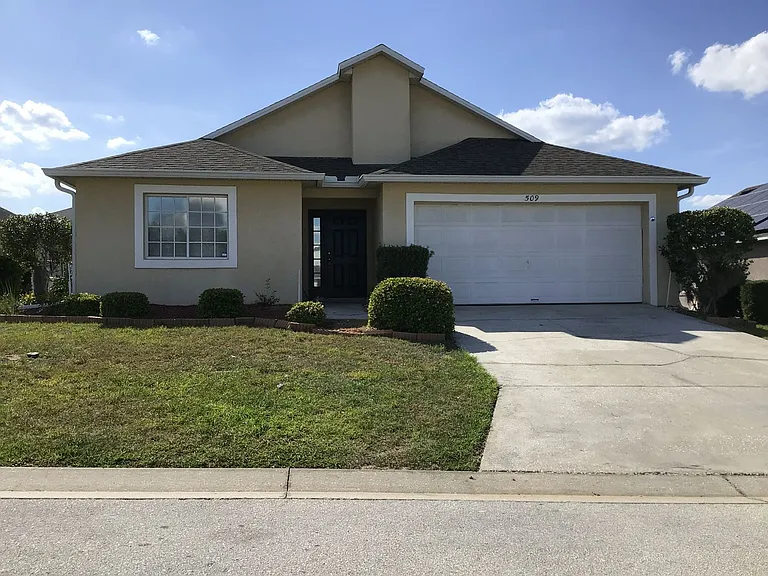 509 Hillcrest Dr — Photo 1