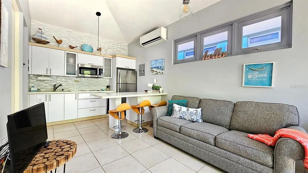 2 bed, 1.0 bath, 738 sqft, $1,400 — Photo 1
