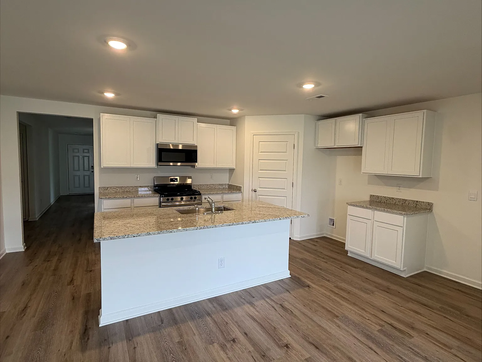 1140 Waverly Ln - 1 — Photo 3