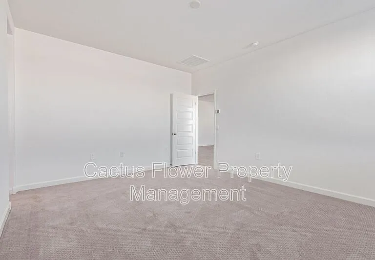 2124 W Sombra Ave — Photo 17