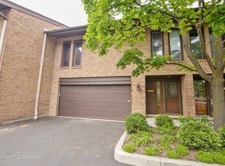 1716 Wildberry Dr #17-A, Glenview, IL 60025