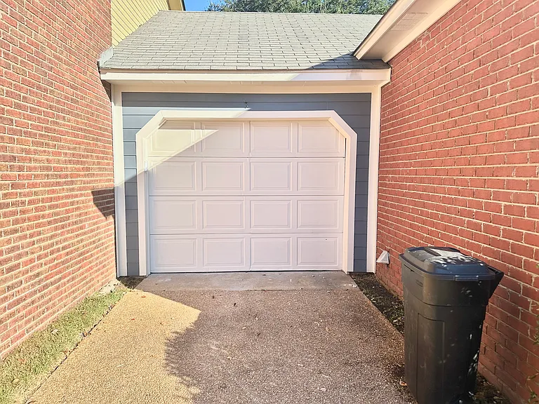 8 Stanford Ct — Photo 3