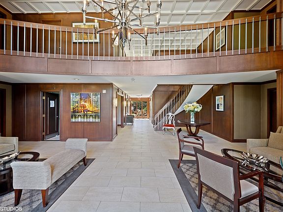 3rd image of 6 Oak Brook Club Dr APT J105