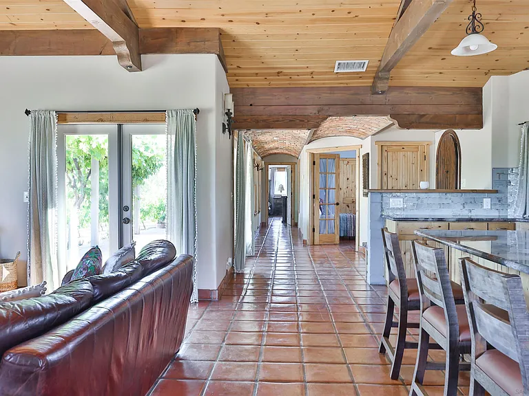25933 Potrero Valley Rd — Photo 30