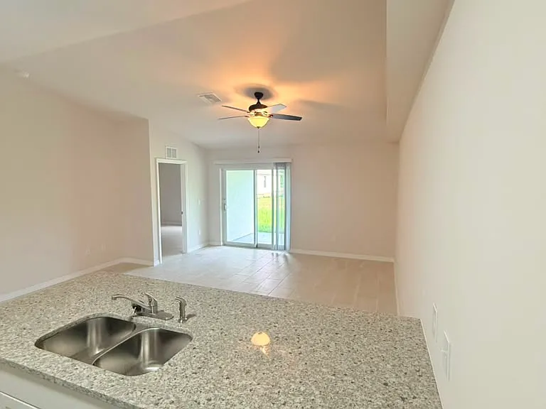 622 SE 7th St — Photo 5