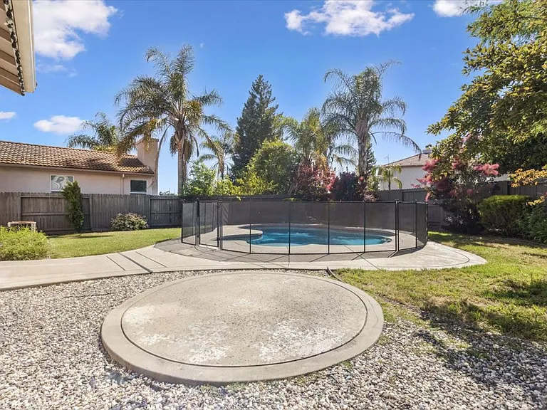 5409 Banfield Dr — Photo 26