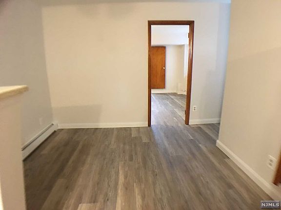 4th image of 249 Crescent Ln #G