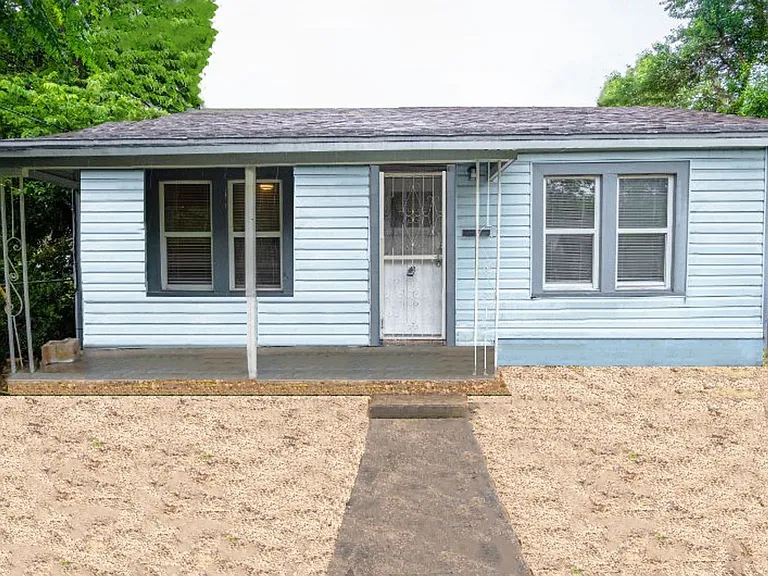 1323 Lamar — Photo 16