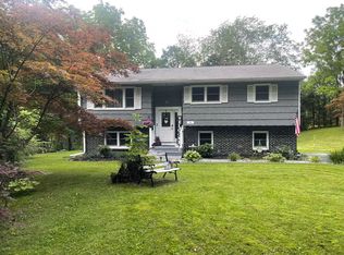 8 Martin Cir, Warwick, NY 10990