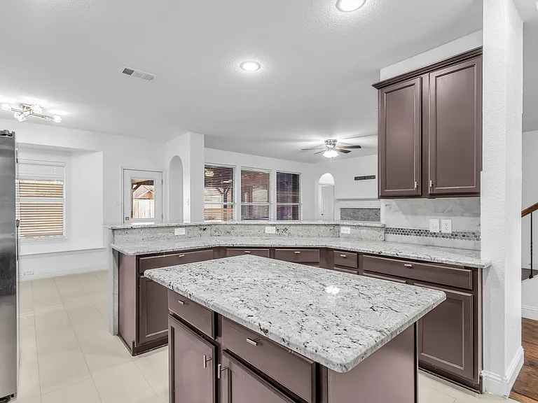 3010 Lena Dr — Photo 14