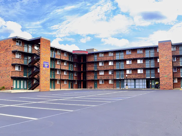 Heather House Apartments — Photo 5