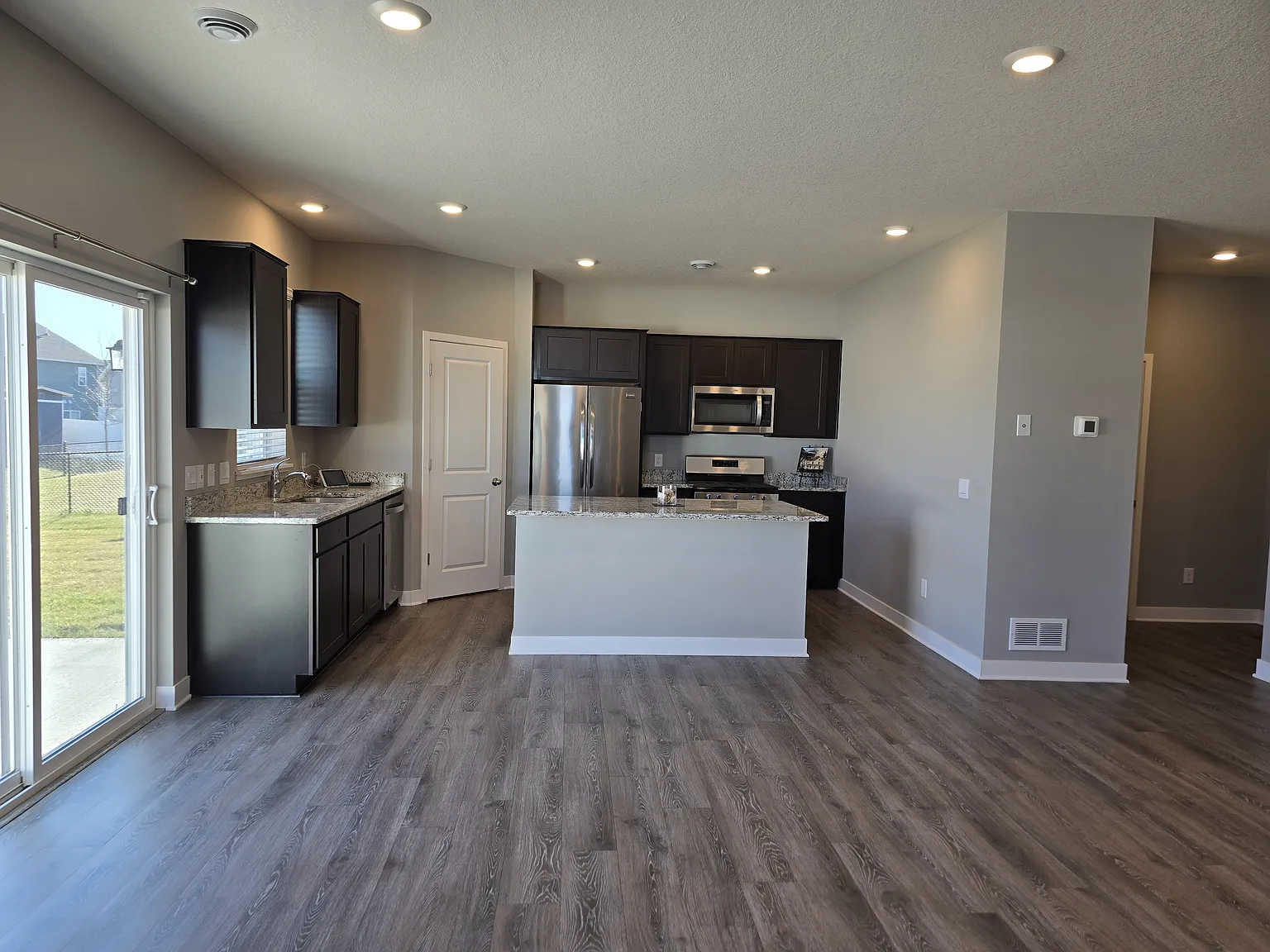 Gorgeous 4 Bedroom Home for Rent in Shakopee!! — Photo 4