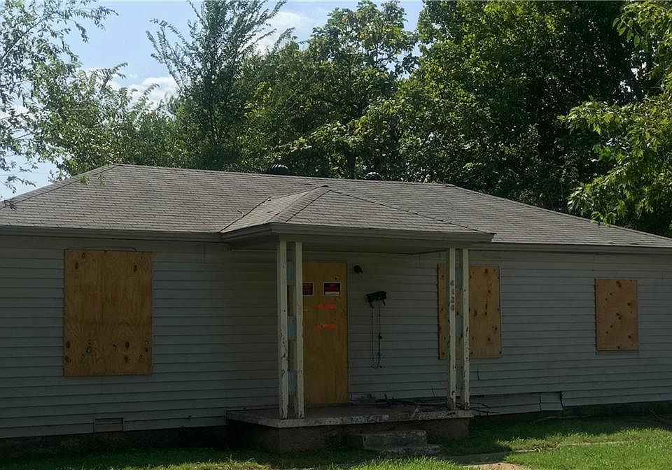 1st image of 4128 SE 42nd St