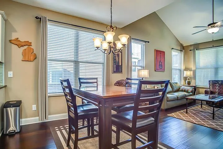 213 Bixby Private Ln — Photo 5
