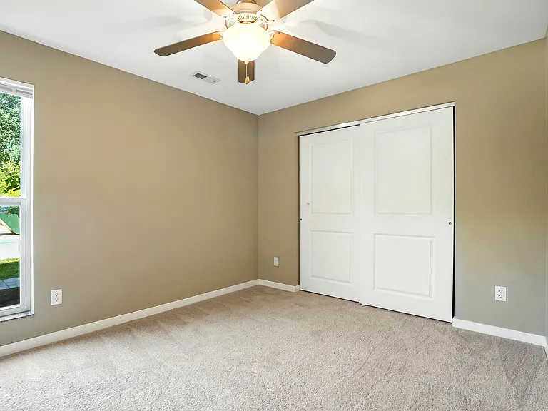 1000 Oakcrest St — Photo 12