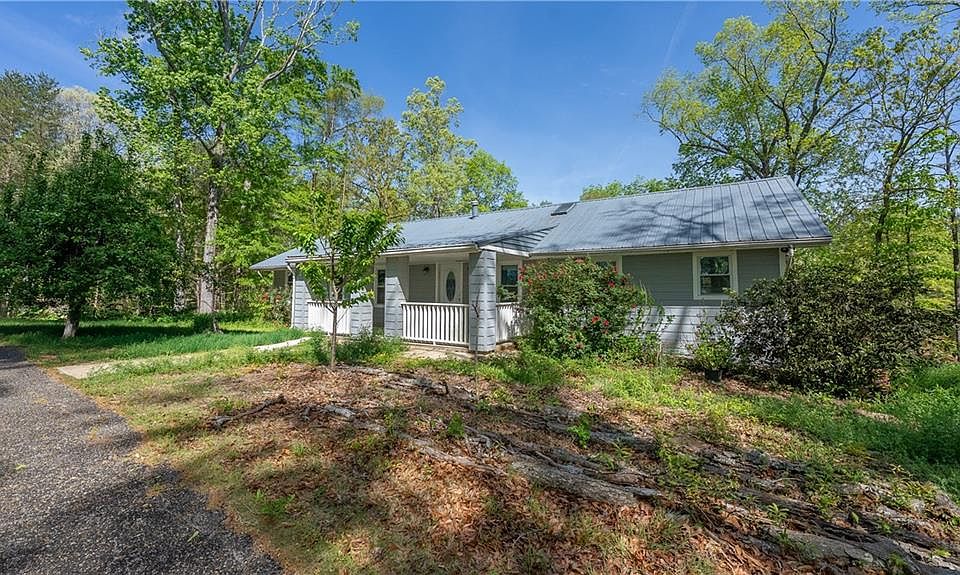 1st image of 562 Oswichee Rd
