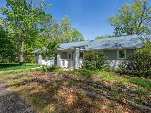 562 Oswichee Rd, Seale, AL 36875