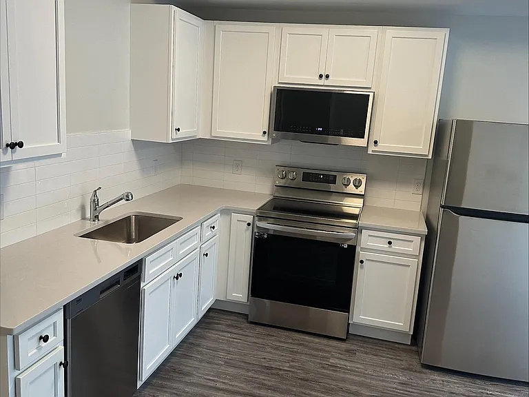 135 Waterman Ave #4 — Photo 1