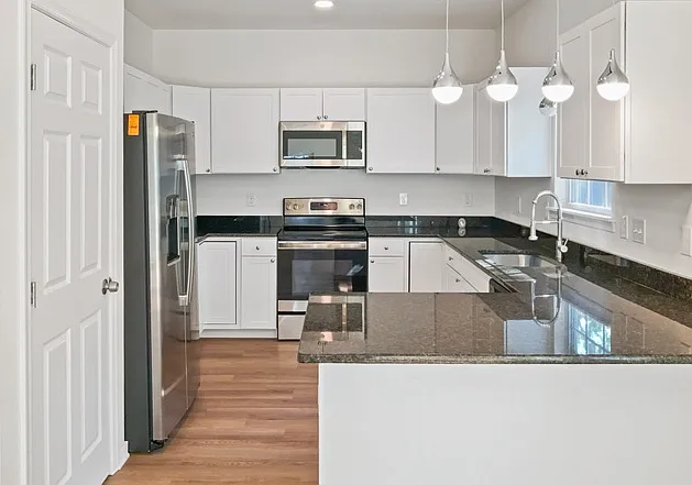 4 bed, 1996 sqft, $2,500 — Photo 3