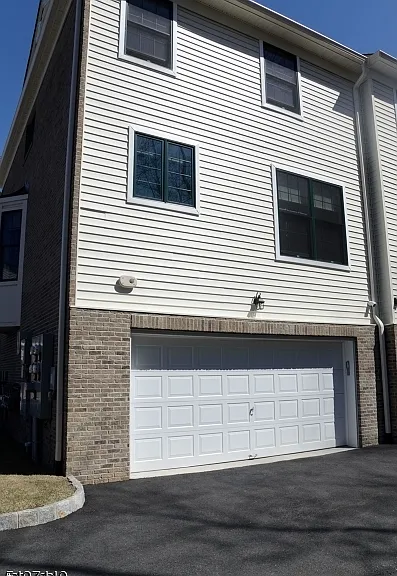 64 Bloomfield Ave — Photo 14