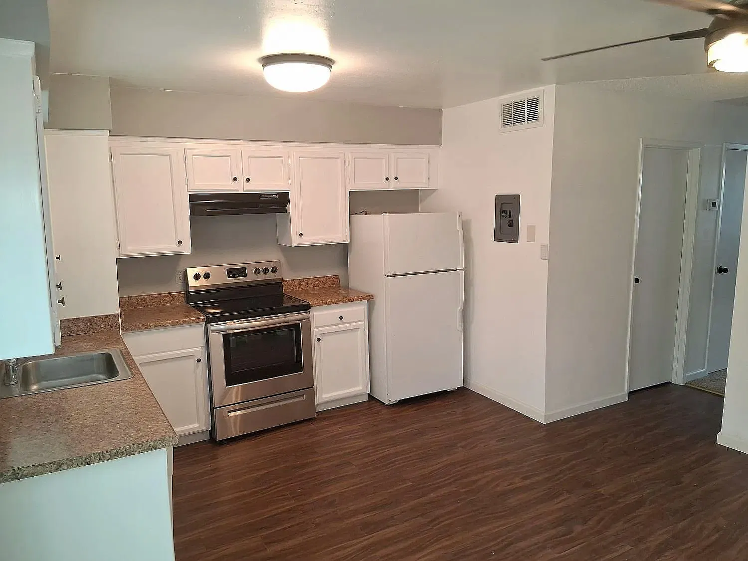 4136 N Thesta St — Photo 1