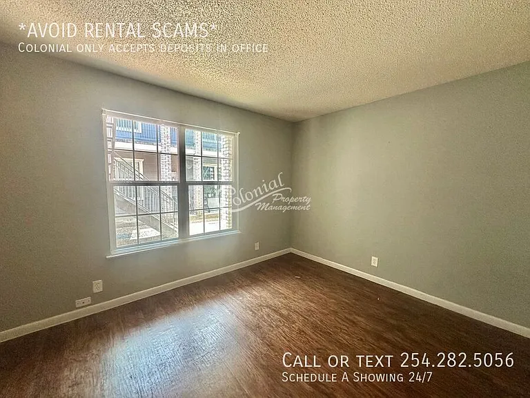 2205 Muroc St #101 — Photo 8