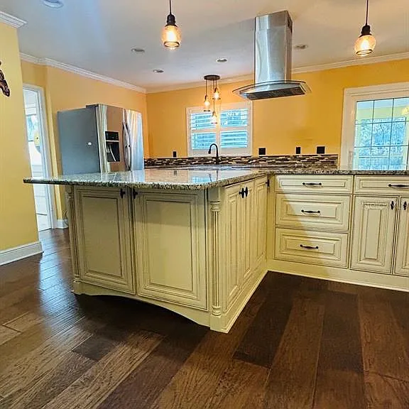 608 SW 80th Blvd — Photo 7