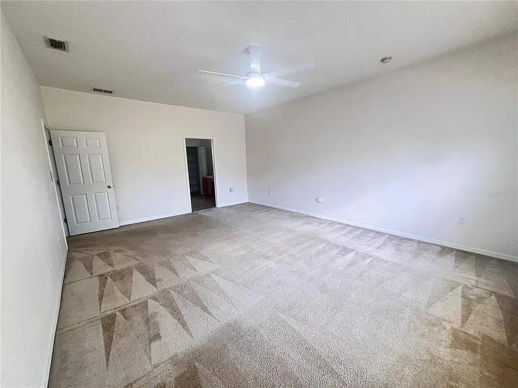 3 bed, 2.0 bath, 2356 sqft, $1,825 — Photo 3
