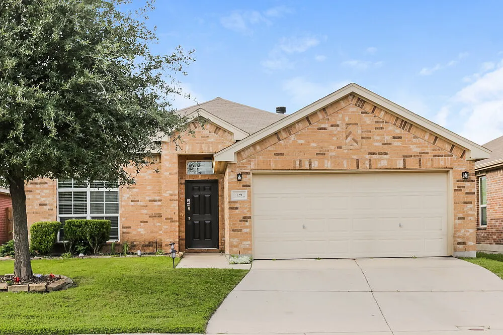 3 bed, 2.0 bath, 1626 sqft, $2,175 — Photo 1