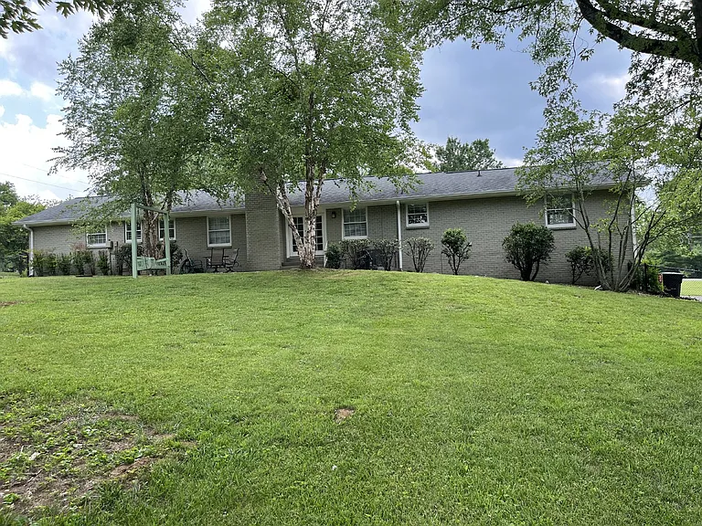 810 Davis Dr — Photo 1