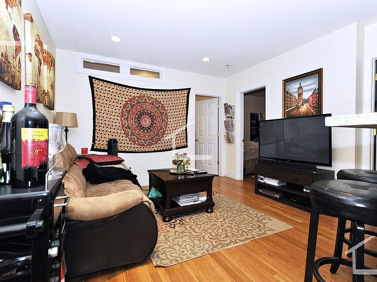64 Egmont St #4 — Photo 2