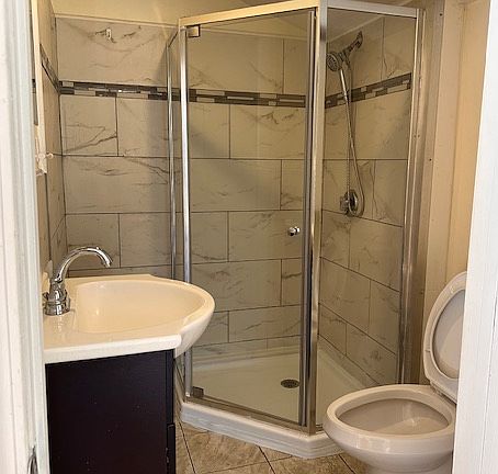 5th image of 226 Bishop St