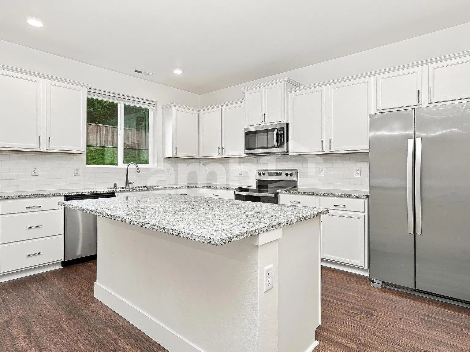 5 bed, 2.5 bath, 2124 sqft, $3,120 — Photo 3