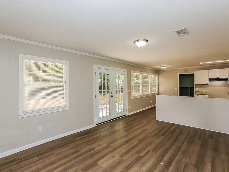 5538 Pine Lane Dr — Photo 9