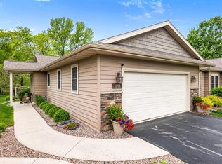 1264 Cameron Cir, Neenah, WI 54956