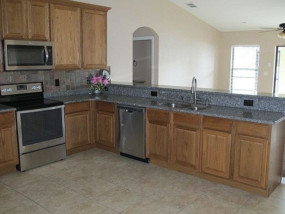 4th image of 445 Oak Landing Blvd