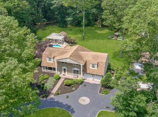 15 Stillwood Rd, Brookhaven, NY 11719