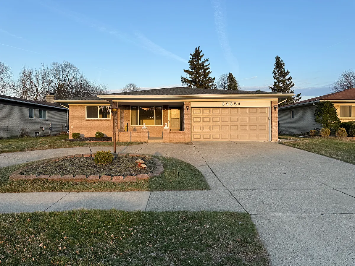 Building Photo - 39354 Quinn Dr