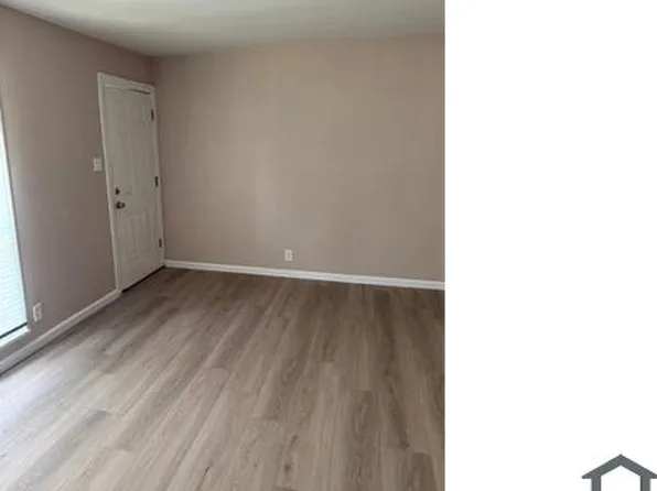5616 Parchester Dr, Saint Louis, MO 63121
