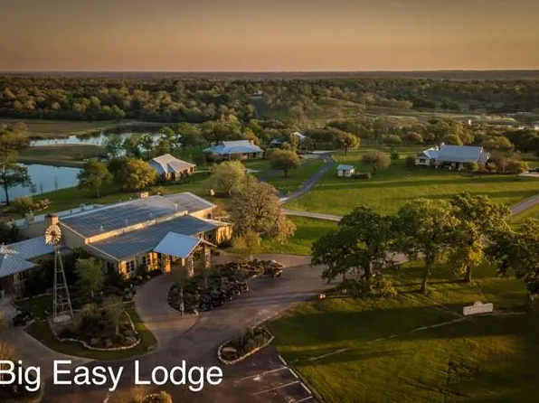 109 Mallard Ln, Columbus, TX 78934