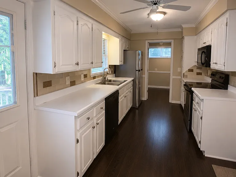 2016 Carol Dr — Photo 3