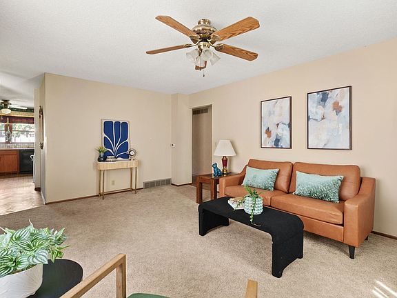 4th image of 3026 Windsor Dr